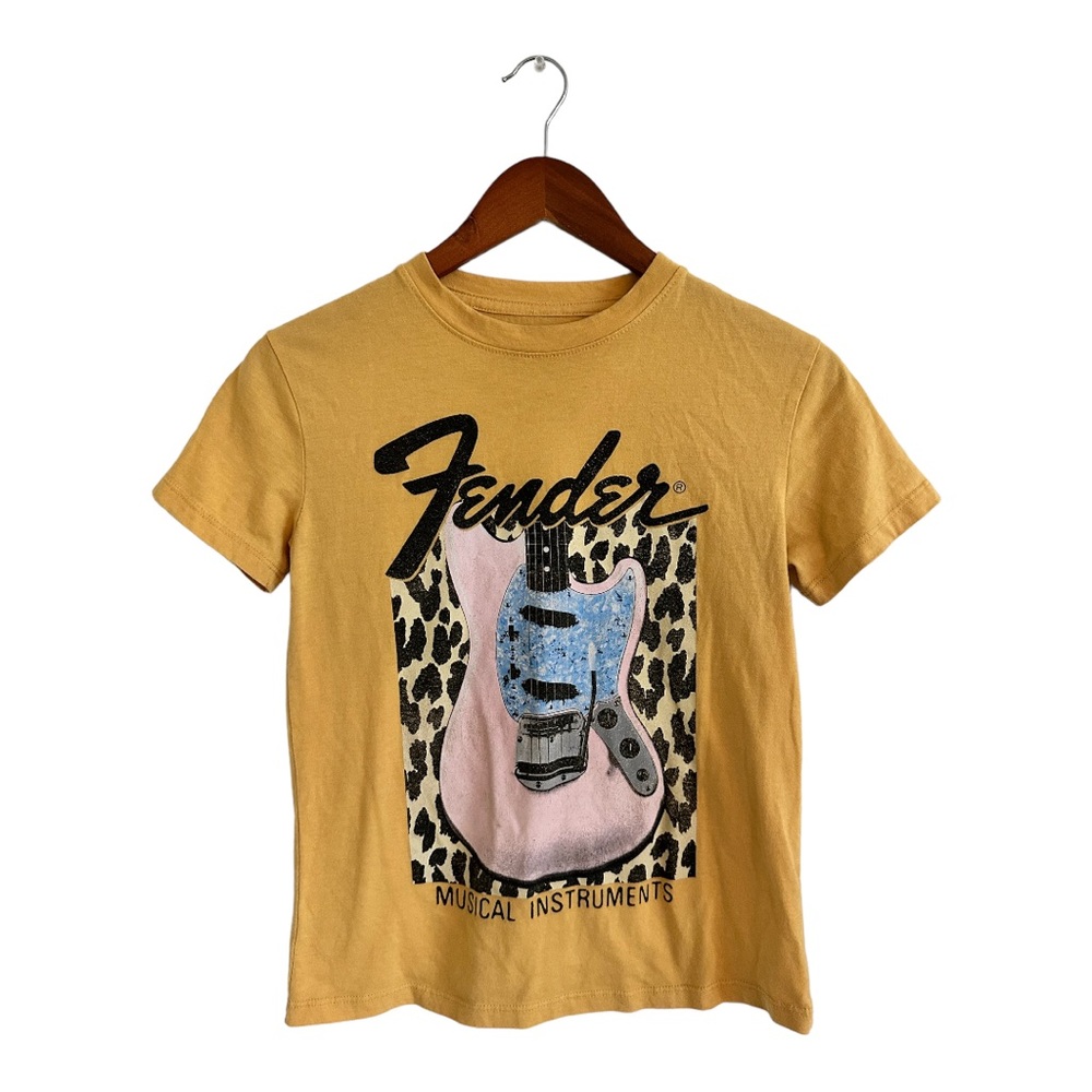 Woman’s fender size xs t-shirt.